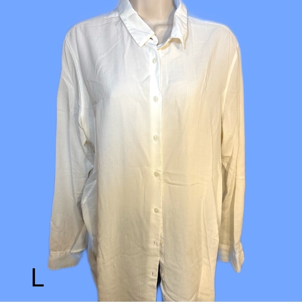 SOLD. 🔴Basic white button down shirt- Uniqlo